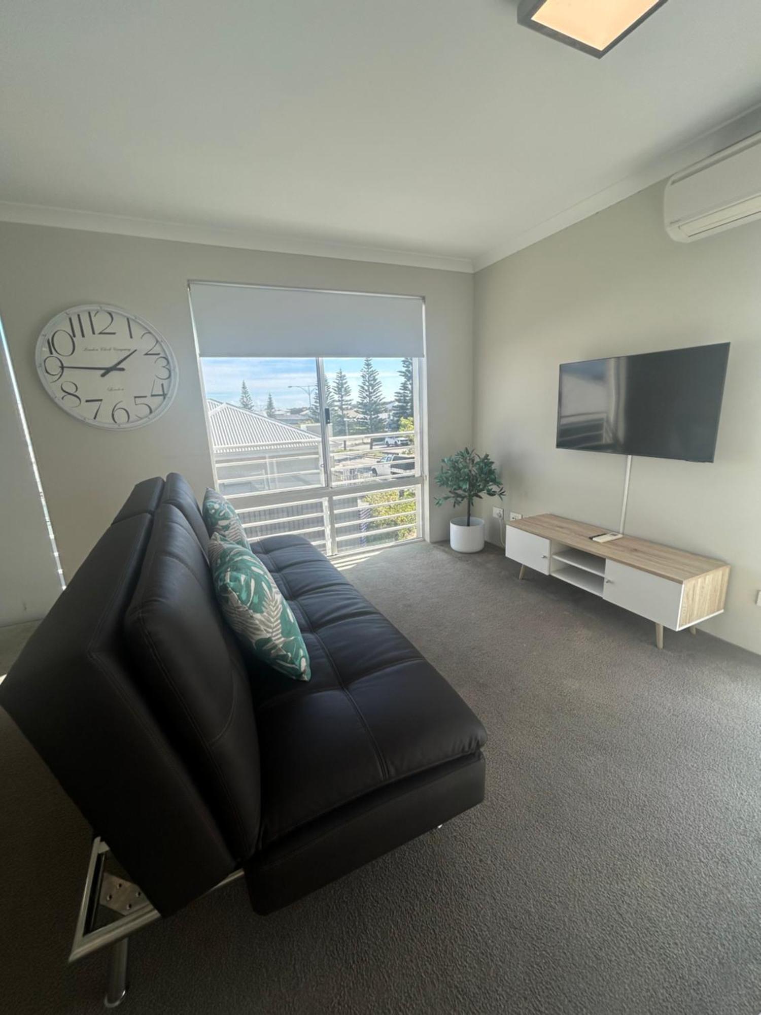 Close To The Apartment Jindalee